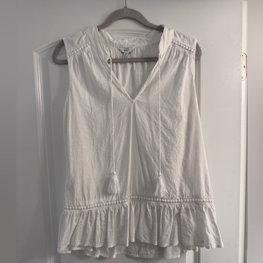 Crown & Ivy Cream Sleeveless Blouse